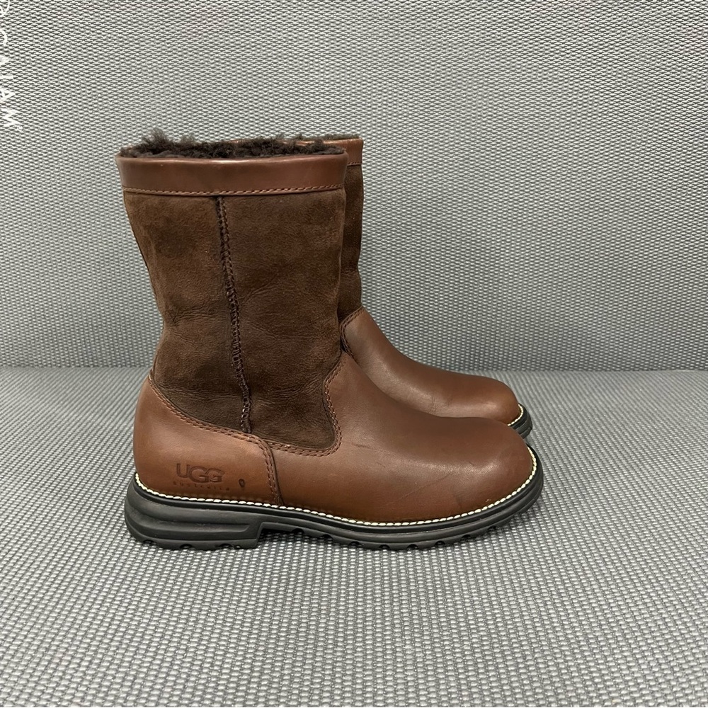 Ugg‎ Brooks Boot Womens Shearling Lined Leather
Winter Boots Size 7 5381 Brown